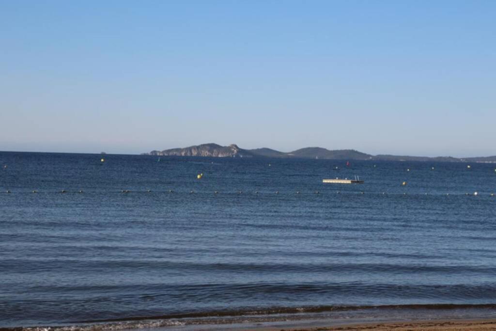 T2, climatisé, piscines, près de la mer La Londe-les-Maures Extérieur photo