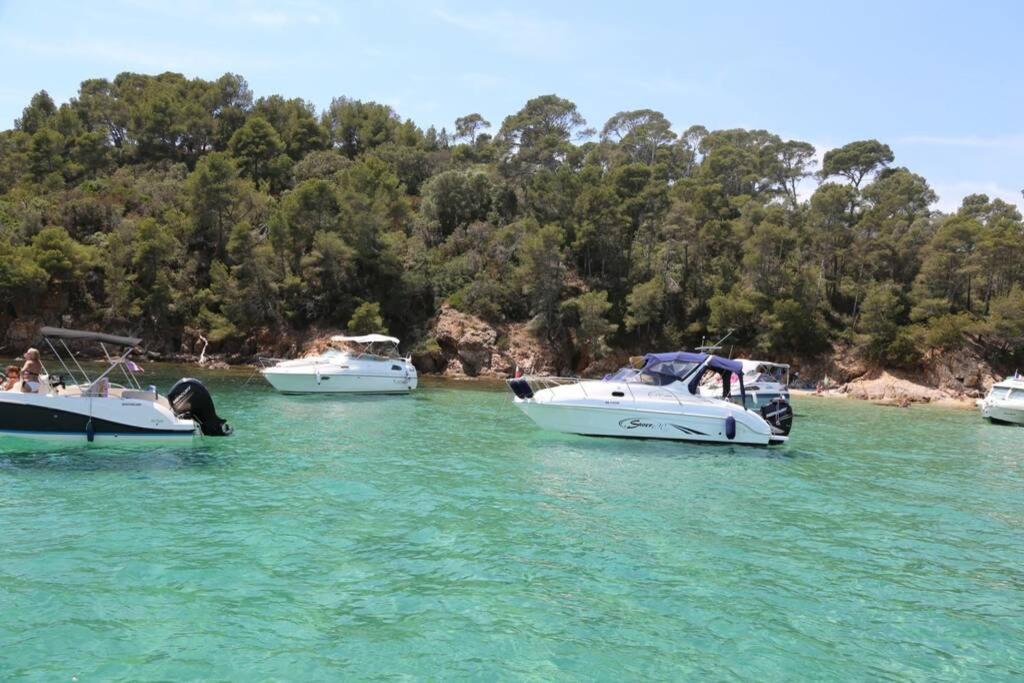 T2, climatisé, piscines, près de la mer La Londe-les-Maures Extérieur photo